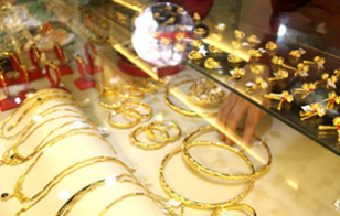 XU HƯỚNG TRANG SỨC VÀNG 2025 – TỐI GIẢN, CÁ TÍNH VÀ PHONG THỦY LÊN NGÔI