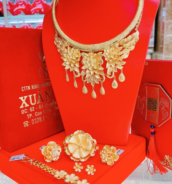 Bộ trang sức vàng cưới -